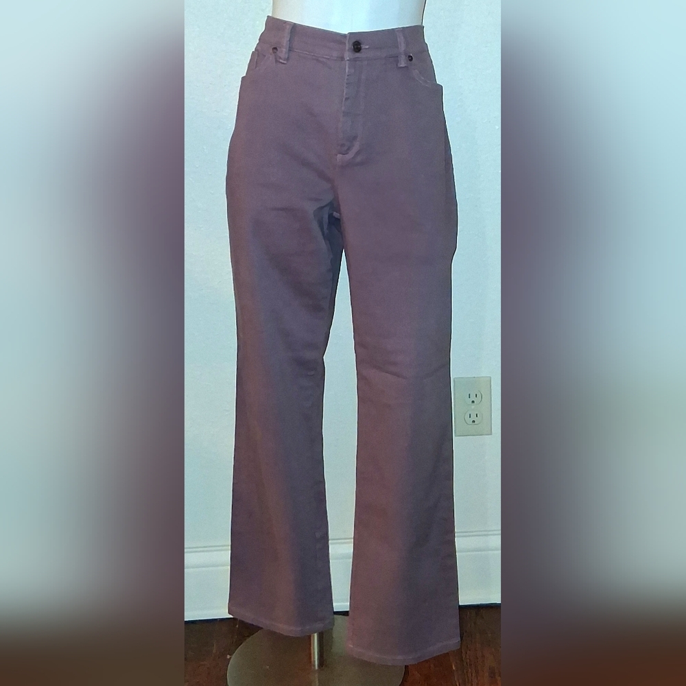 👖IT'S A SALE!! Gloria Vanderbilt Lavender Straight Leg Jeans👖